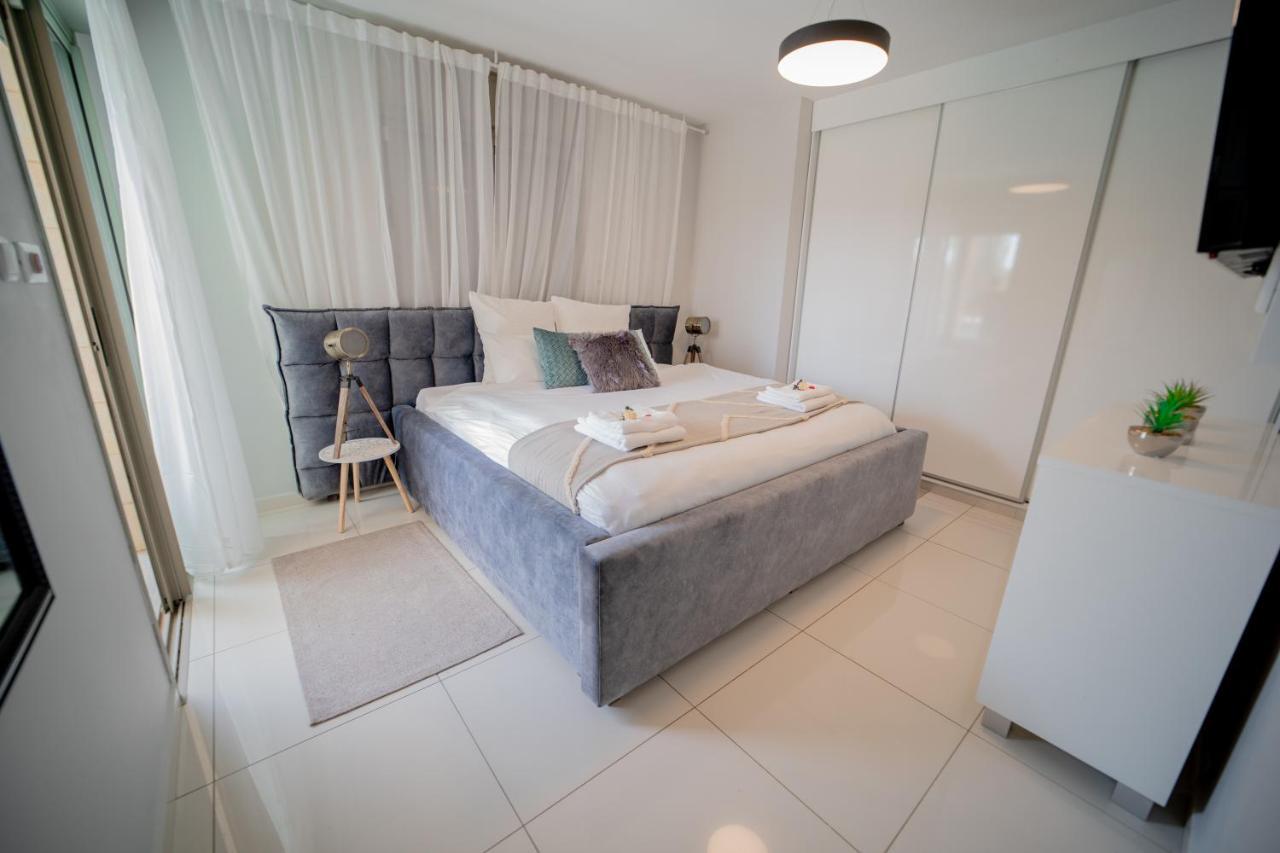 דירות אילת Yalarent Oasis Garden With Private Pool מראה חיצוני תמונה